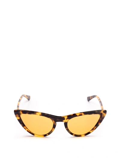 Shop Vogue Eyewear Sunglasses In 2605/7