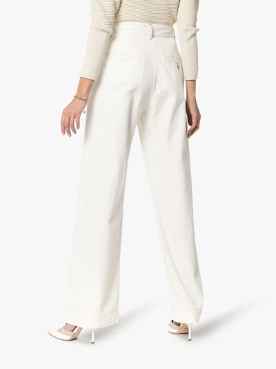 Shop Goldsign Taillenjeans Mit Weitem Bein In White