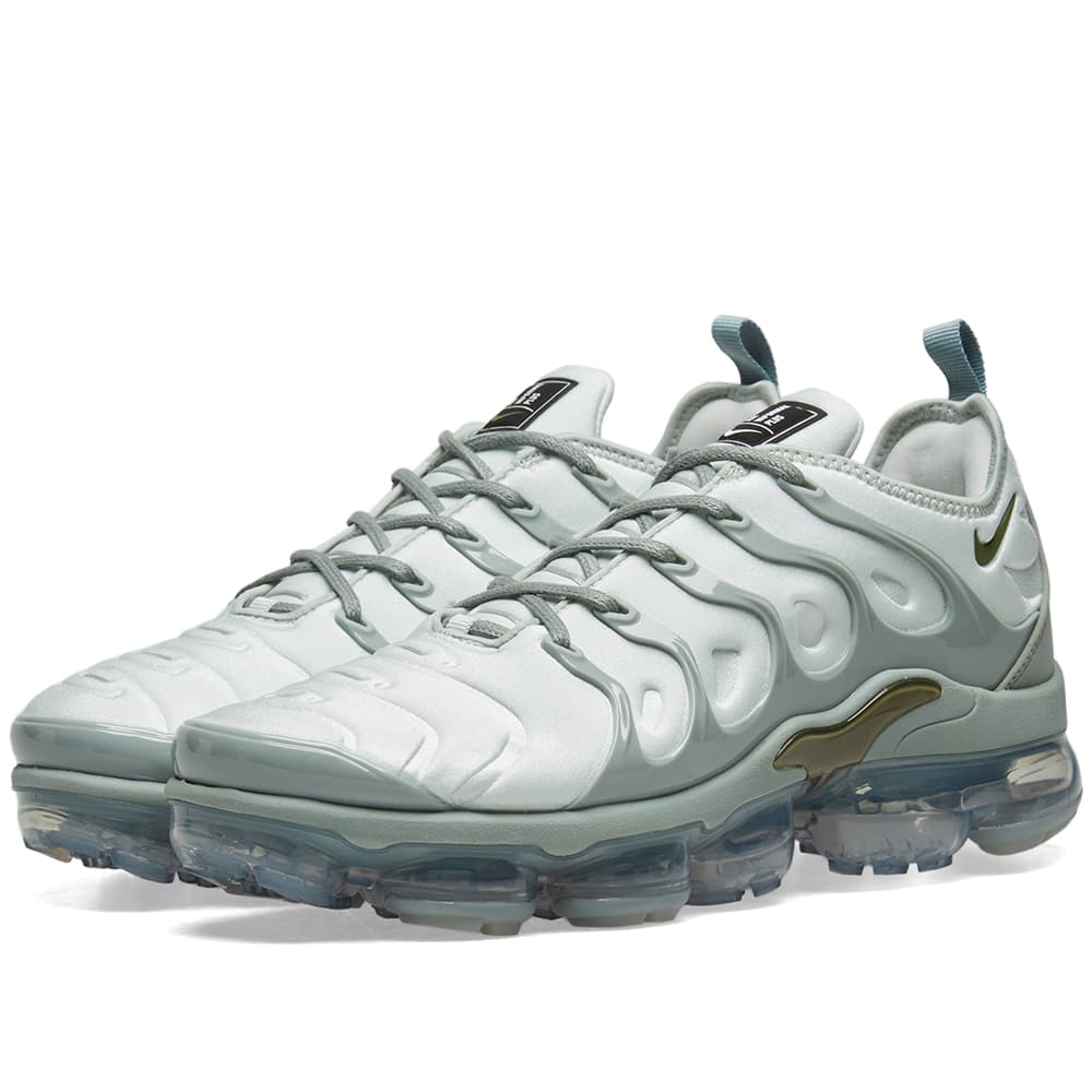 green vapormax plus women's