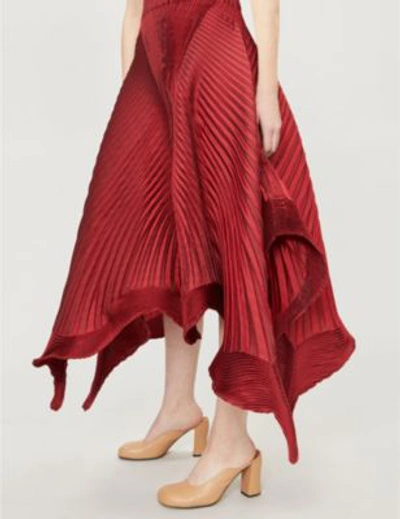 Shop Issey Miyake Scalloped-hem Pleated Dress In Red