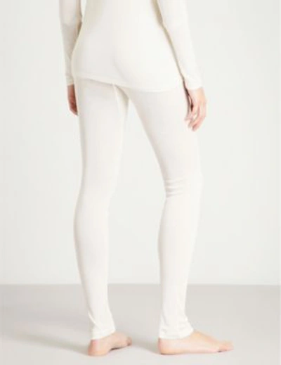 Shop Hanro Pure Silk Skinny Silk Leggings In Cream