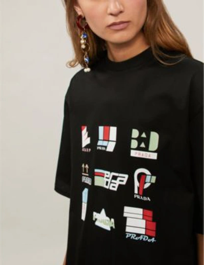 Shop Prada 标志 标签 打印 棉 吨-衬衫 In Nero