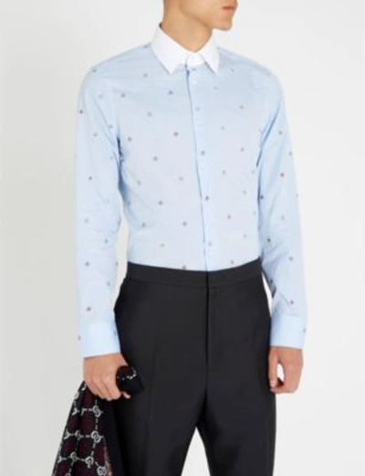 Shop Gucci Bee-motif Tailored-fit Cotton Shirt In Sky Blue