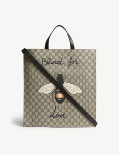 Shop Gucci Bestiary Bee Gg Supreme Canvas Tote In Beige