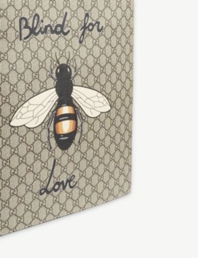 Shop Gucci Bestiary Bee Gg Supreme Canvas Tote In Beige