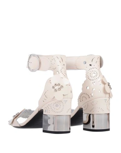 Roger Vivier Sandals In Ivory