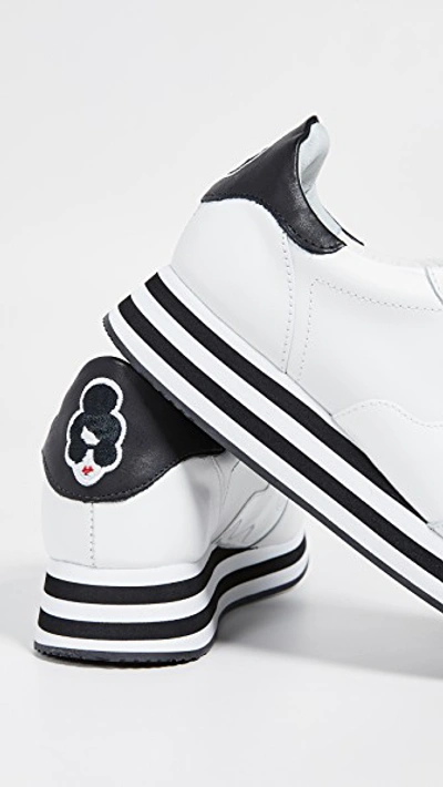 Shop Alice And Olivia Magman Sneakers In White/ Black