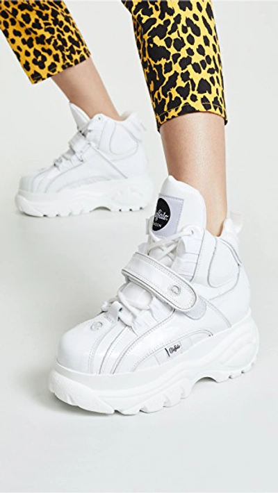 Shop Buffalo Classic Kicks High Top Sneakers In Blanco