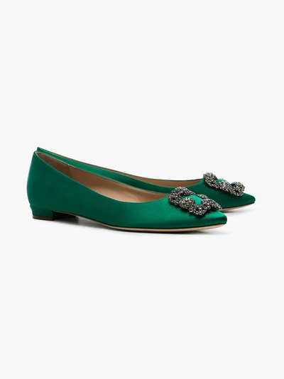 Shop Manolo Blahnik 'hangisi' Pumps Mit Brosche In Green