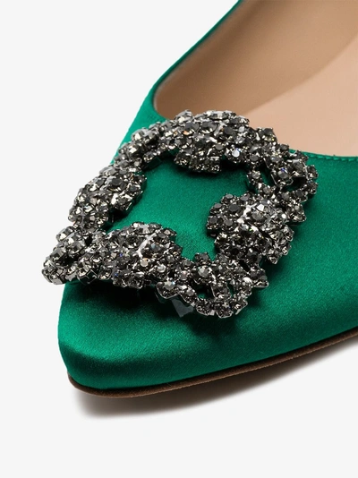 Shop Manolo Blahnik 'hangisi' Pumps Mit Brosche In Green