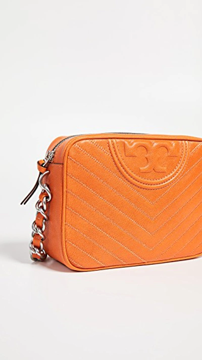 Tory Burch Women's Fleming Distressed Camera Bag, Orange Juice, One Size :  : Fashion