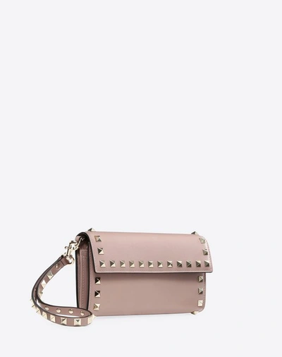 Shop Valentino Garavani Rockstud Wallet In Poudre