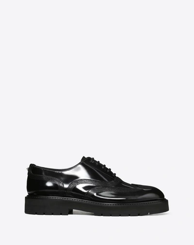 Shop Valentino Garavani Uomo Gloss Brush-off Calfskin Oxford Man Black Calfskin 100% 40