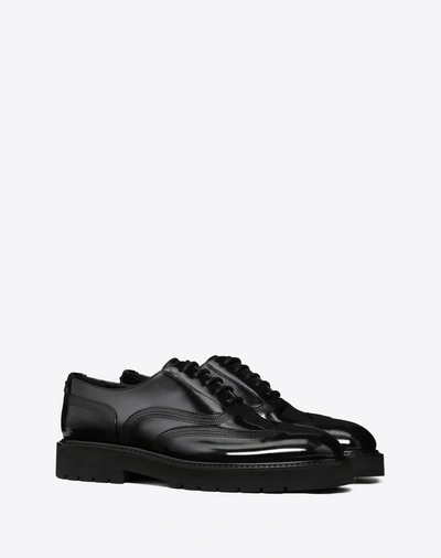 Shop Valentino Garavani Uomo Gloss Brush-off Calfskin Oxford Man Black Calfskin 100% 40