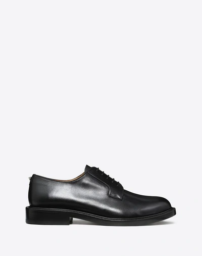 Shop Valentino Garavani Uomo Gloss Calfskin Derby Man Black  44.5