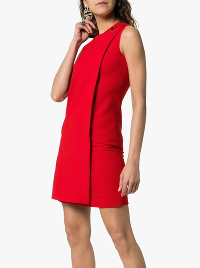 Shop Valentino Kleid Mit Brosche In Red