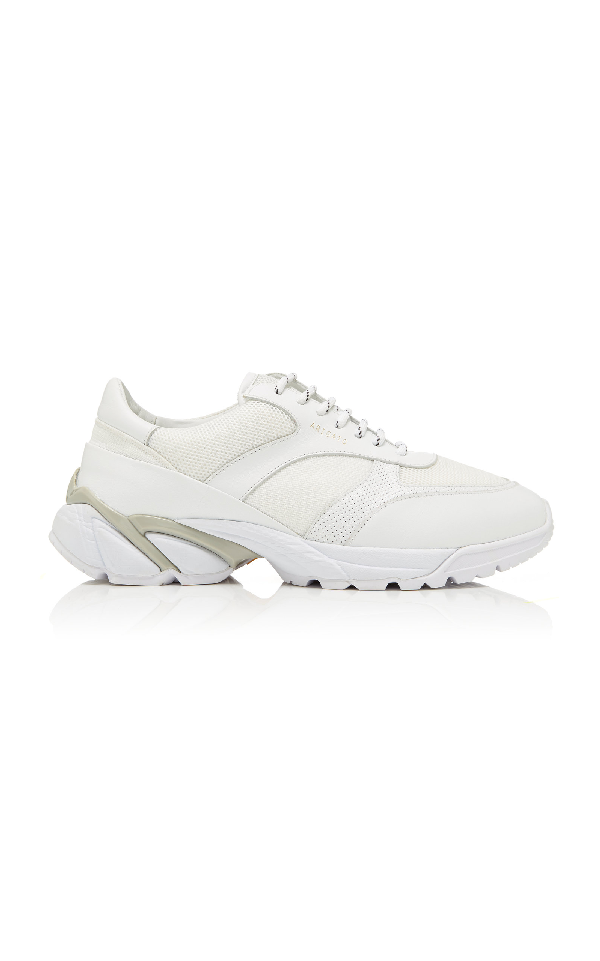 axel arigato tech runner black