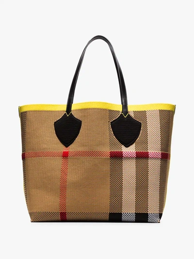 Shop Burberry 'the Giant' Shopper Mit Wappen In Neutrals