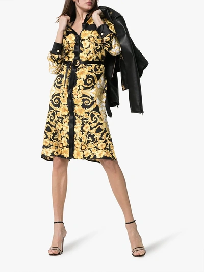 Shop Versace Seidenkleid Mit Barock-print In A7900 Multicoloured