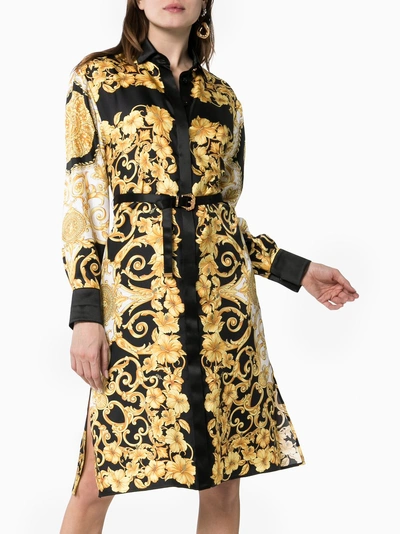 Shop Versace Seidenkleid Mit Barock-print In A7900 Multicoloured