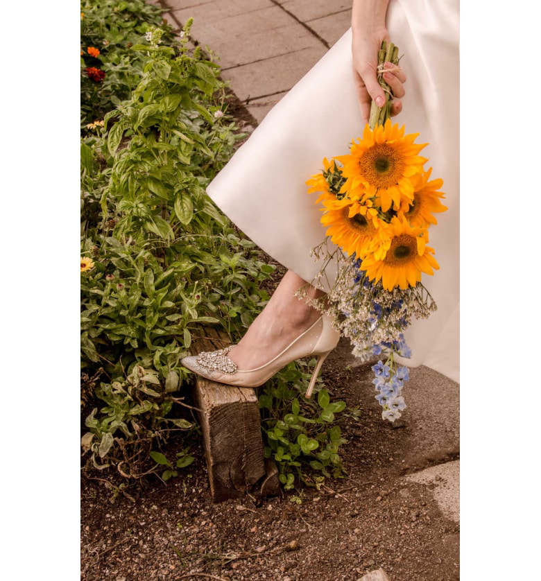 quintana mesh embellished pumps