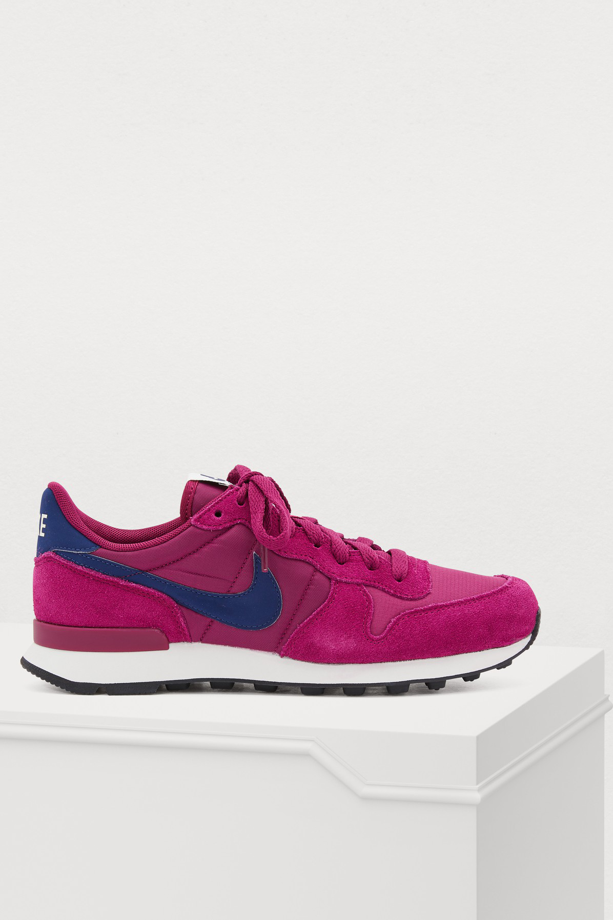 nike internationalist purple