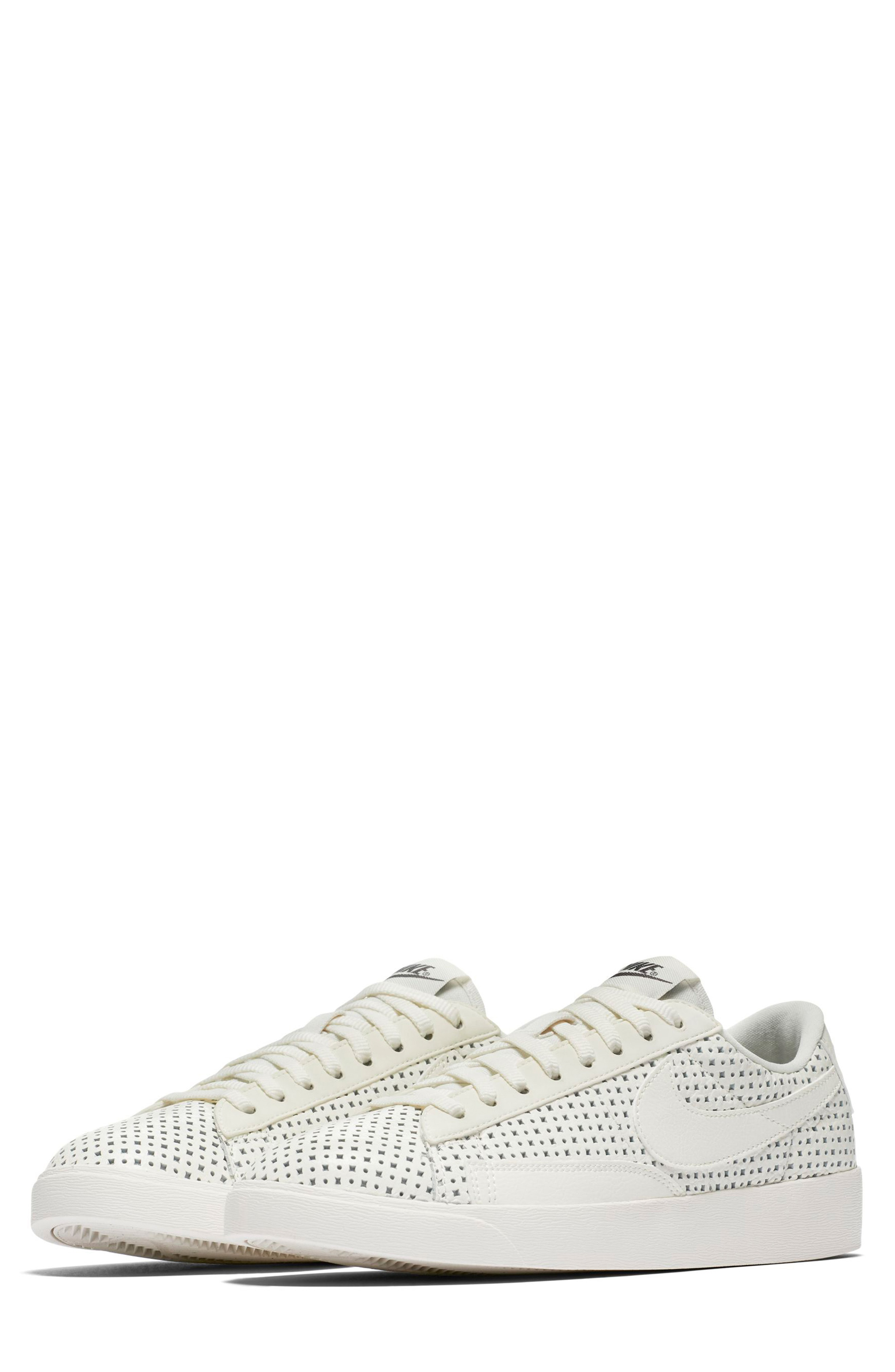 nike w blazer low se