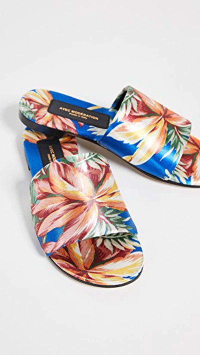 Shop Avec Modération Maui Open Toe Slide Sandals In Hawaii Tropical