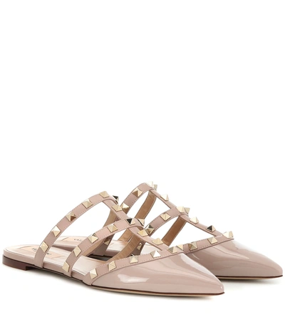 Shop Valentino Rockstud Patent Leather Slippers In Neutrals