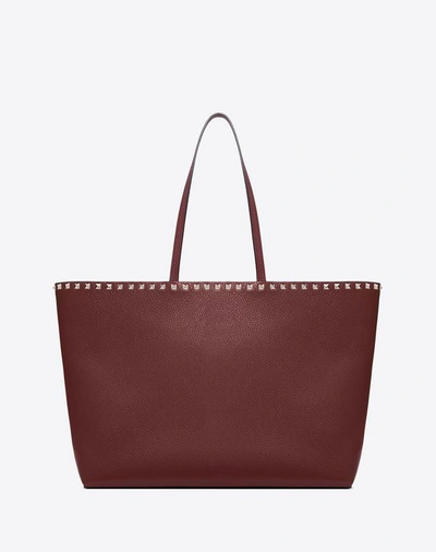 Shop Valentino Garavani Large Grain Calfskin Leather Rockstud Shopping Bag In Cherry