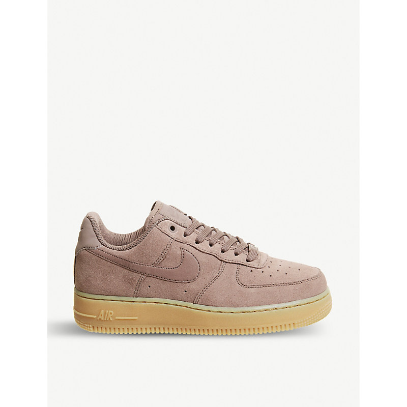 nike air force 1 07 trainers smokey mauve gum