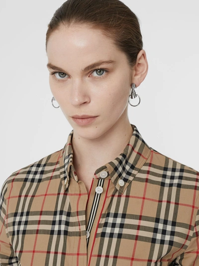 Shop Burberry Baumwollbluse Mit Vintage Check-muster Und Streifendetail In Archive Beige