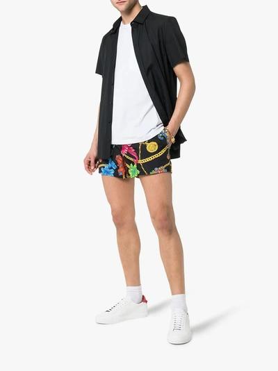 Shop Versace Badeshorts Mit Schmuck-print In A708 Black Multicolor