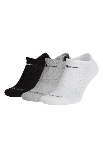 Shop Nike Dry 3-pack Everyday Plus No Show Socks In Grey