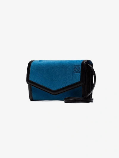 Shop Loewe Clutch Aus Wildleder In Blue