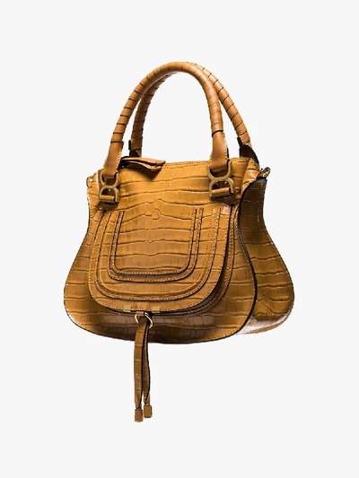 Shop Chloé Schultertasche Mit Kroko-effekt In Brown