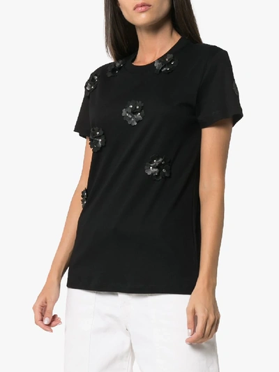 Shop Moncler T-shirt Mit Blütenapplikation In Black