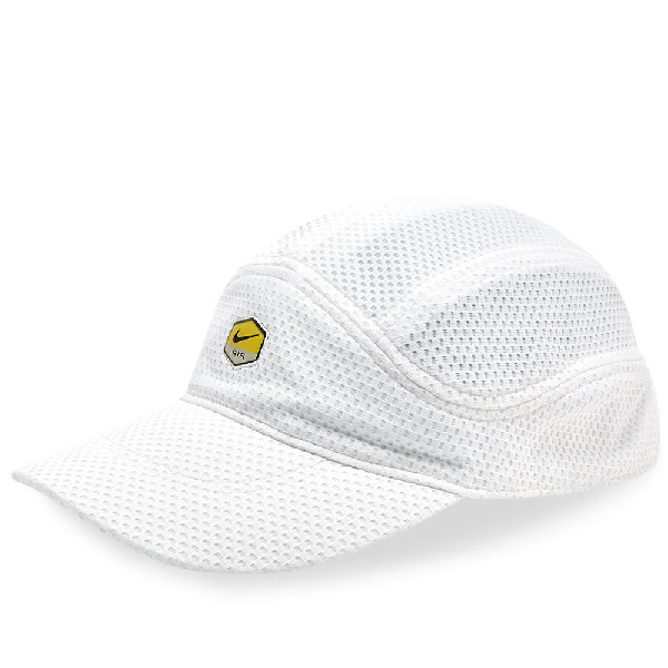 black and white tailwind hat