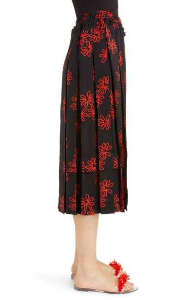 Shop Simone Rocha Wiggle Flower Pleated Skirt In Black/ Red