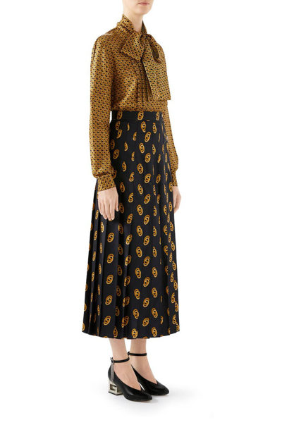 Shop Gucci Pleated Gg Silk Twill Skirt In Black/ Gold Printed