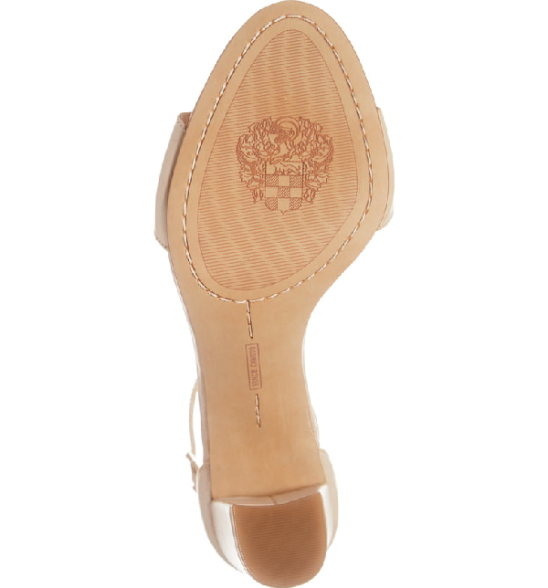 vince camuto corlina nude