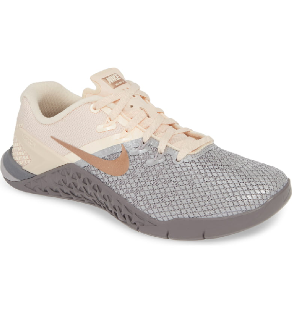 nike metcon atmosphere grey metallic red bronze