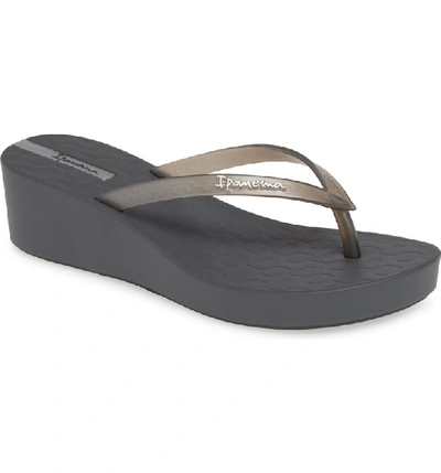 Shop Ipanema Daisy Wedge Flip-flop In Grey/ Silver