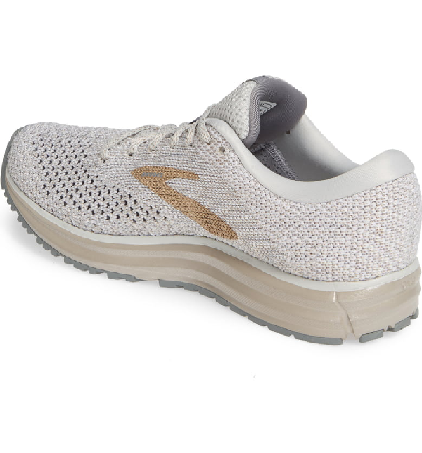 brooks revel 2 champagne