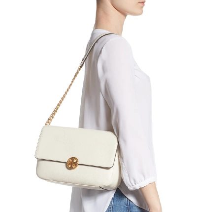Shop Tory Burch Chelsea Leather Shoulder Bag In New Ivory