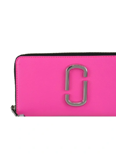 Shop Marc Jacobs Snapshot Wallet In Pink