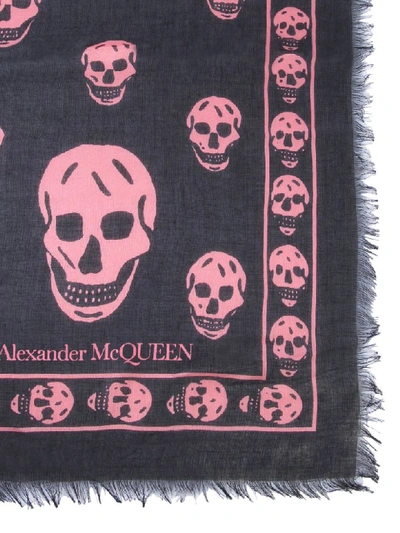 Shop Alexander Mcqueen Skull Classic Foulard In Nero