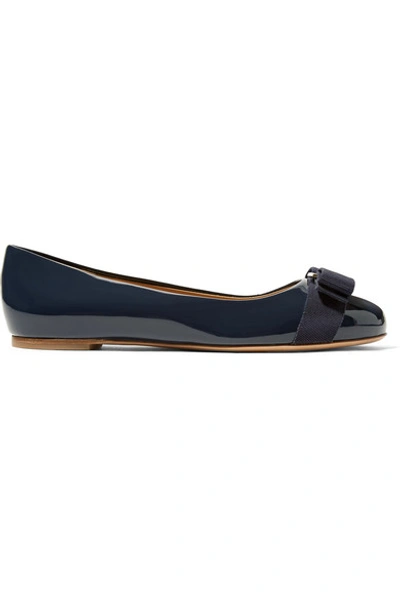 Shop Ferragamo Varina Bow-embellished Patent-leather Ballet Flats In Midnight Blue