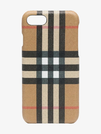 Shop Burberry Iphone 8-hülle Mit Karomuster In Nude/neutrals