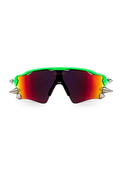 Shop Vetements Oakley Spikes 200 Sun Glasses In Orange & Green